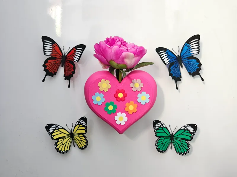 Magnetic heart vase