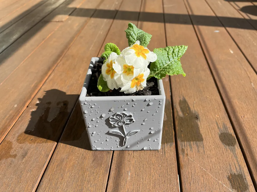 Flower Pot with drainage - 100mm - Free 3D Print Model - MakerWorld