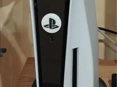Badge USB PS5 - White Background