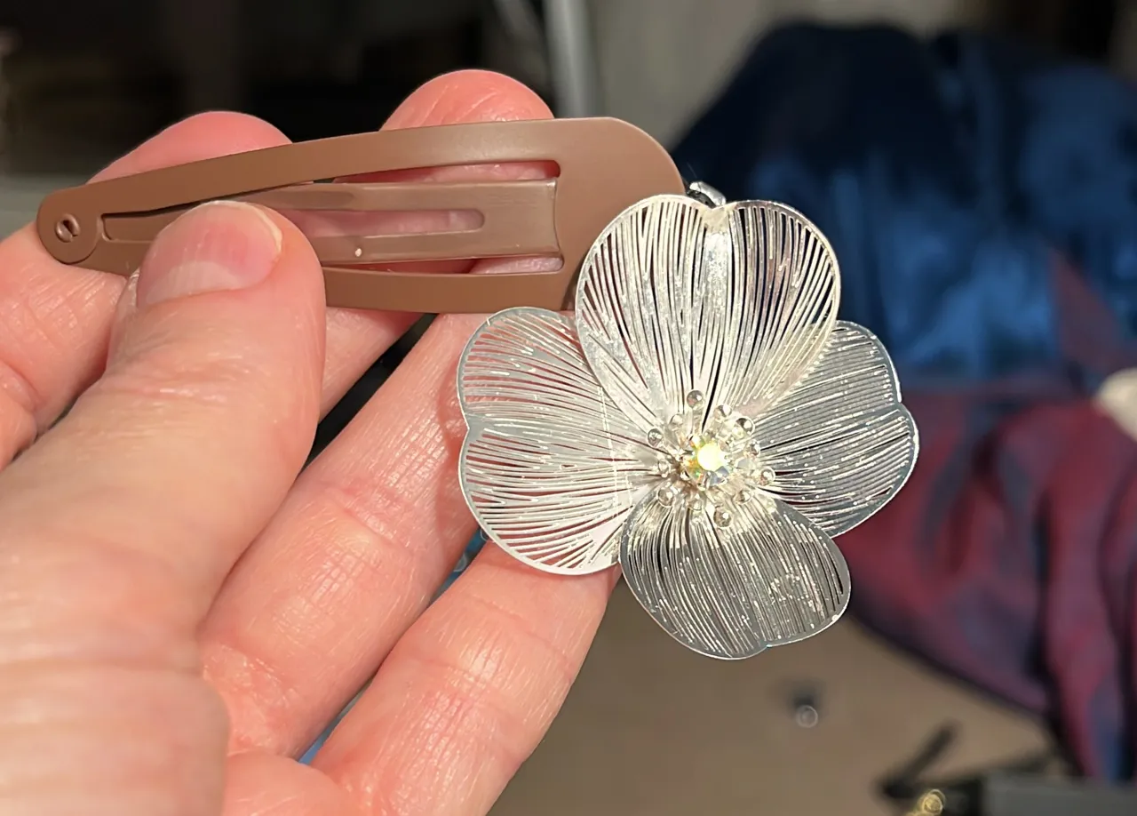 Earring to Hairclip Adapter view 3