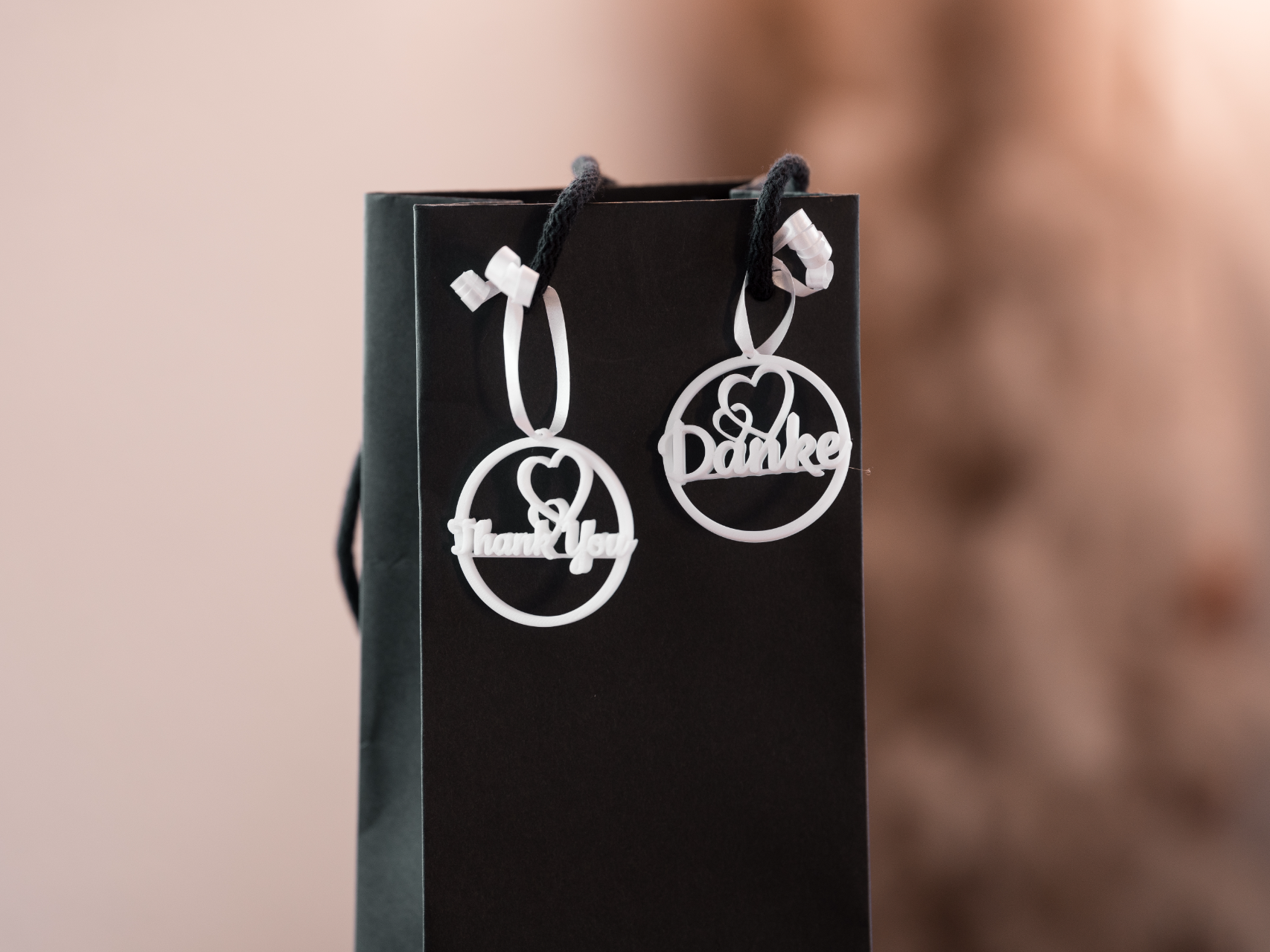 Elegante Herz-Geschenkanhänger: Danke & Thank You