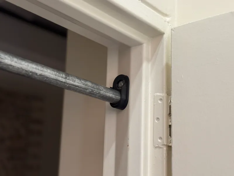 pullup bar holder