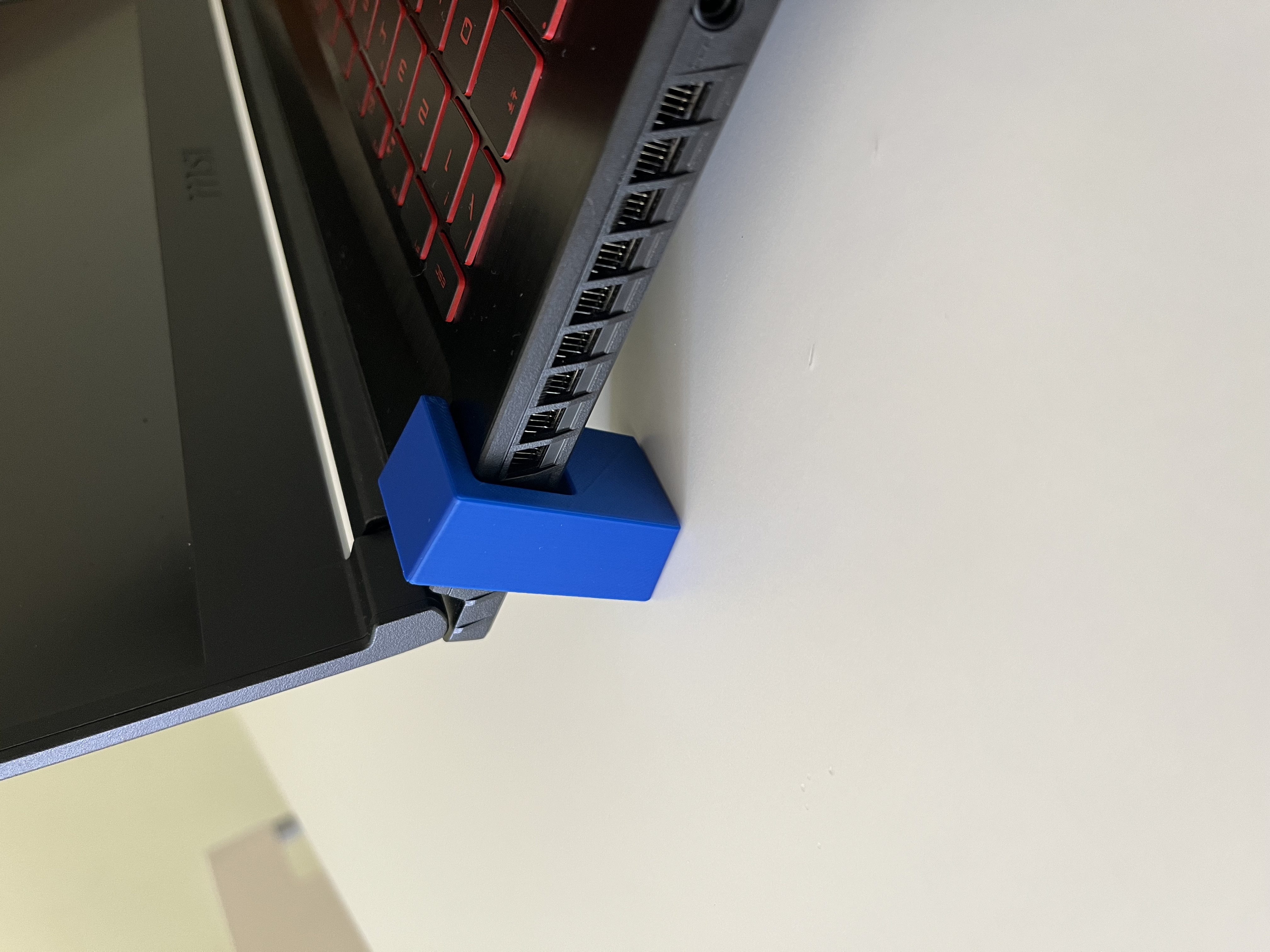 Miniatura 5 do modelo 3D Laptop riser for ventilation