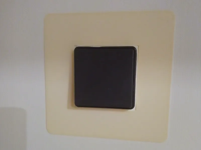 Simply wall protector for EU light switch
