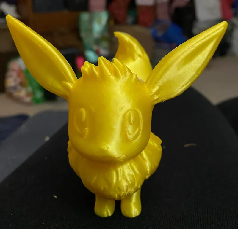 Eevee with posable tail.