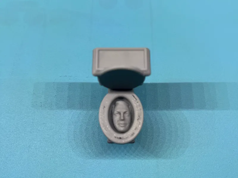 Lázár János WC szörny
