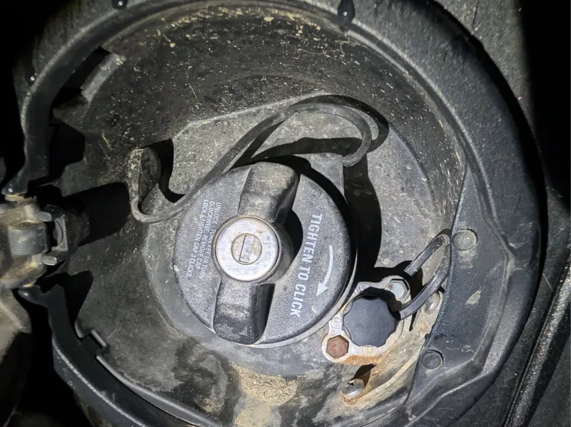 Jeep Wrangler JL fuel cap tether