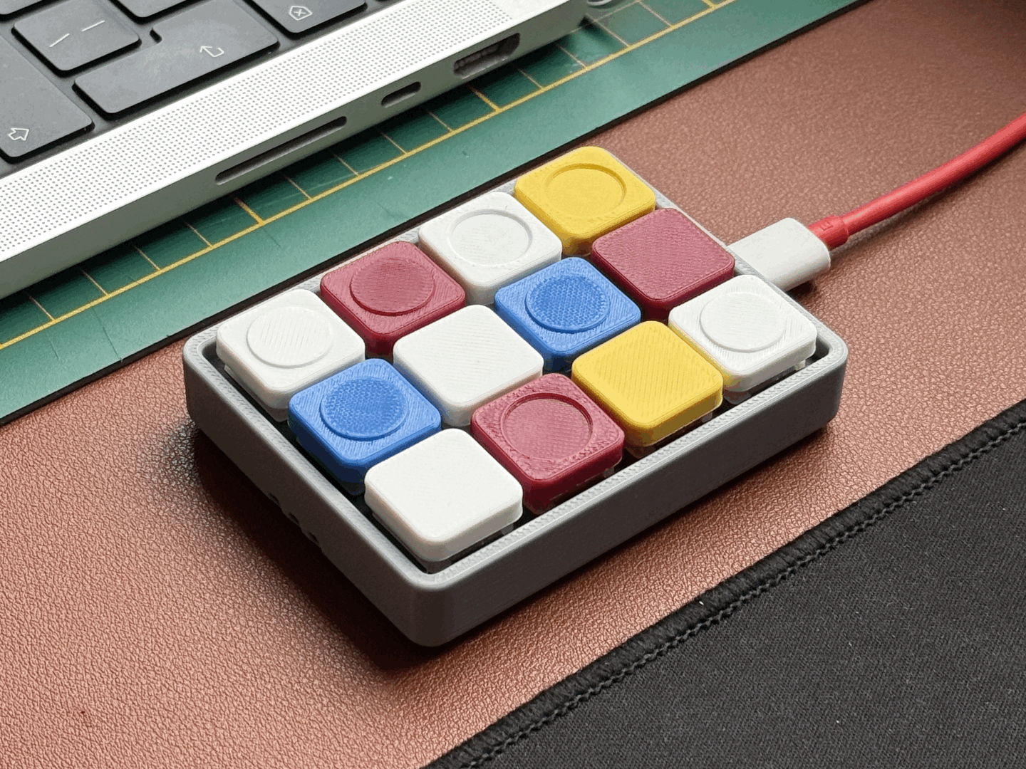 Hot-Swappable, Multi-Layer Macropad