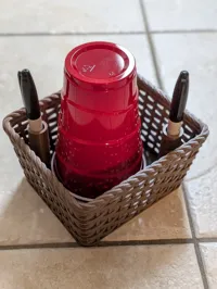 2 pen holders, opposing corners