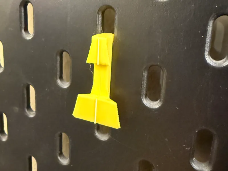 Sy's Peglock for SKADIS - Pegboard locking system