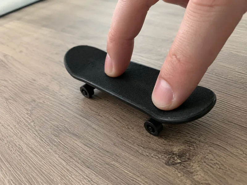 Finger skateboard