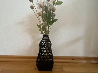 Stylische Vase für Kunstblumen