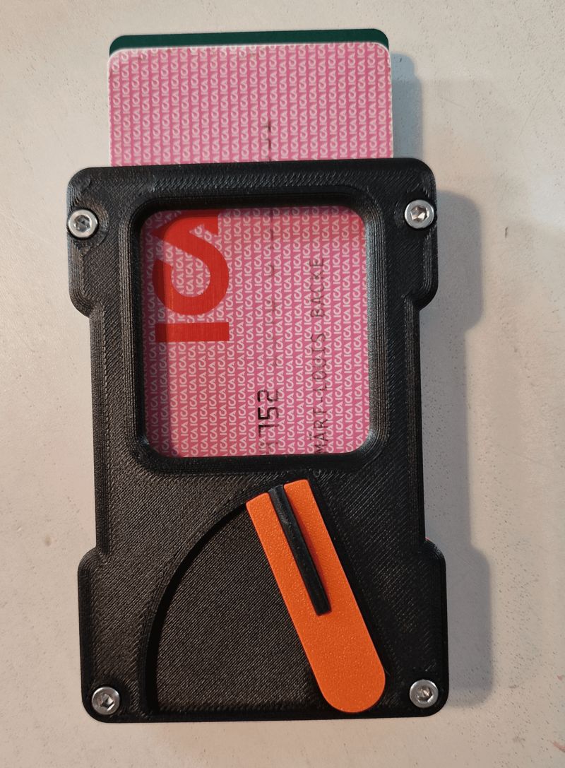 Pop-up credit card wallet spreader with storage
