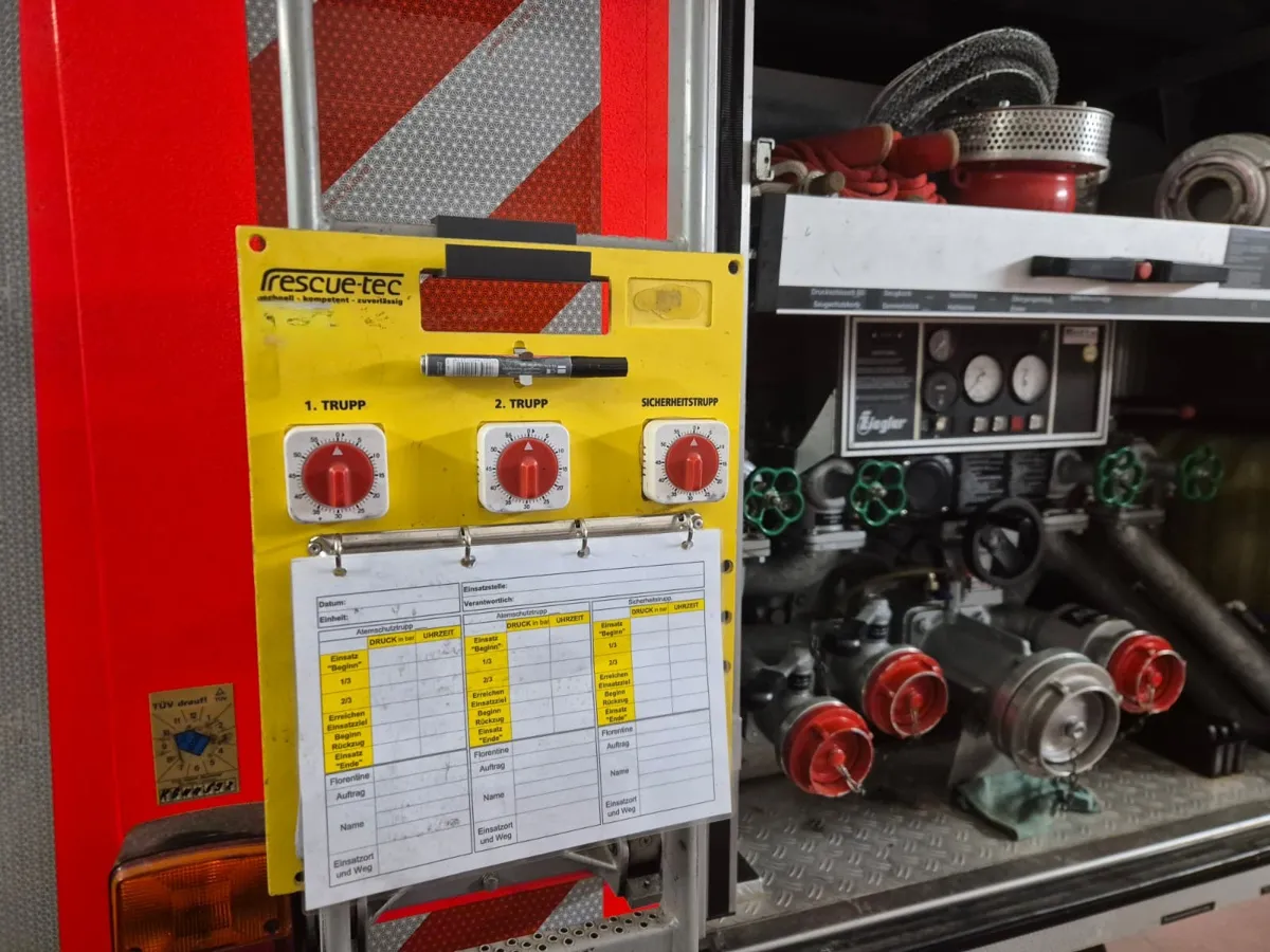 Équerre pour tableau de surveillance sapeurs-pompiers