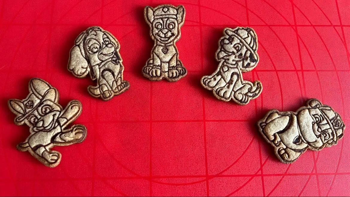 Paw cookie cutter view 4