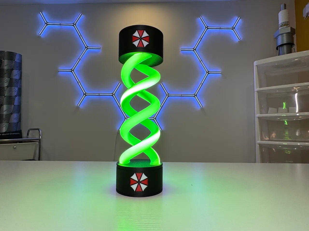 Resident Evil T-Virus Lamp GLOW IN THE DARK view 2
