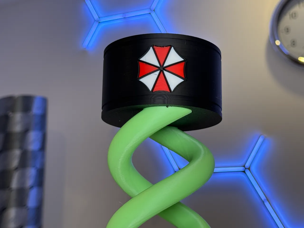Resident Evil T-Virus Lamp GLOW IN THE DARK view 4