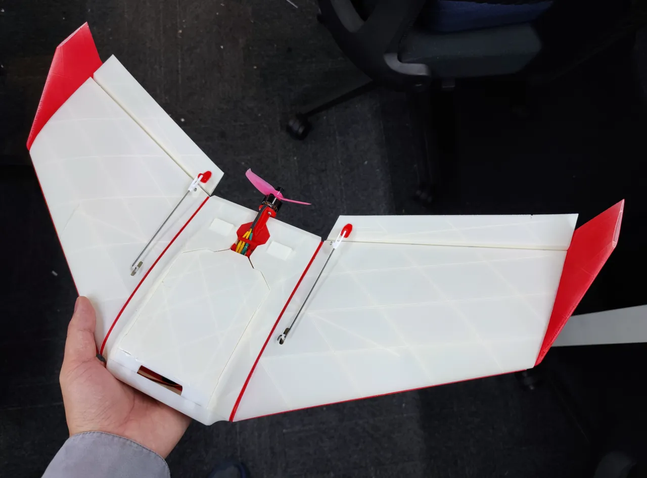 Breeze Model X [SUB250 FPV Flying Wings] RC plane view 3