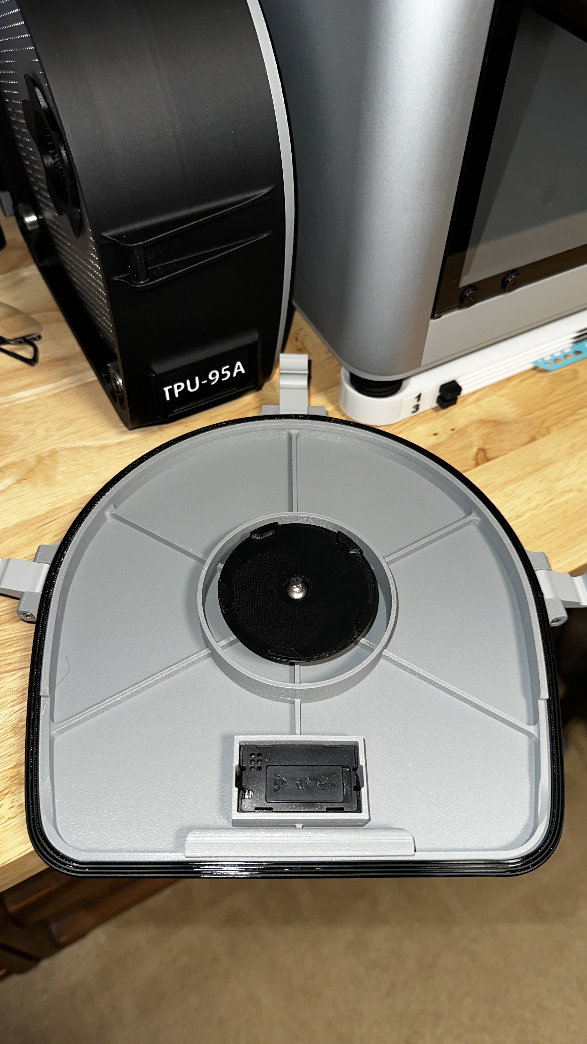 Miniatura 24 do modelo 3D Retracting Spool Holder 