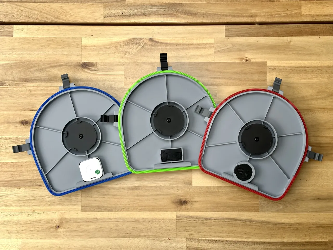 Retracting Spool Holder view 3