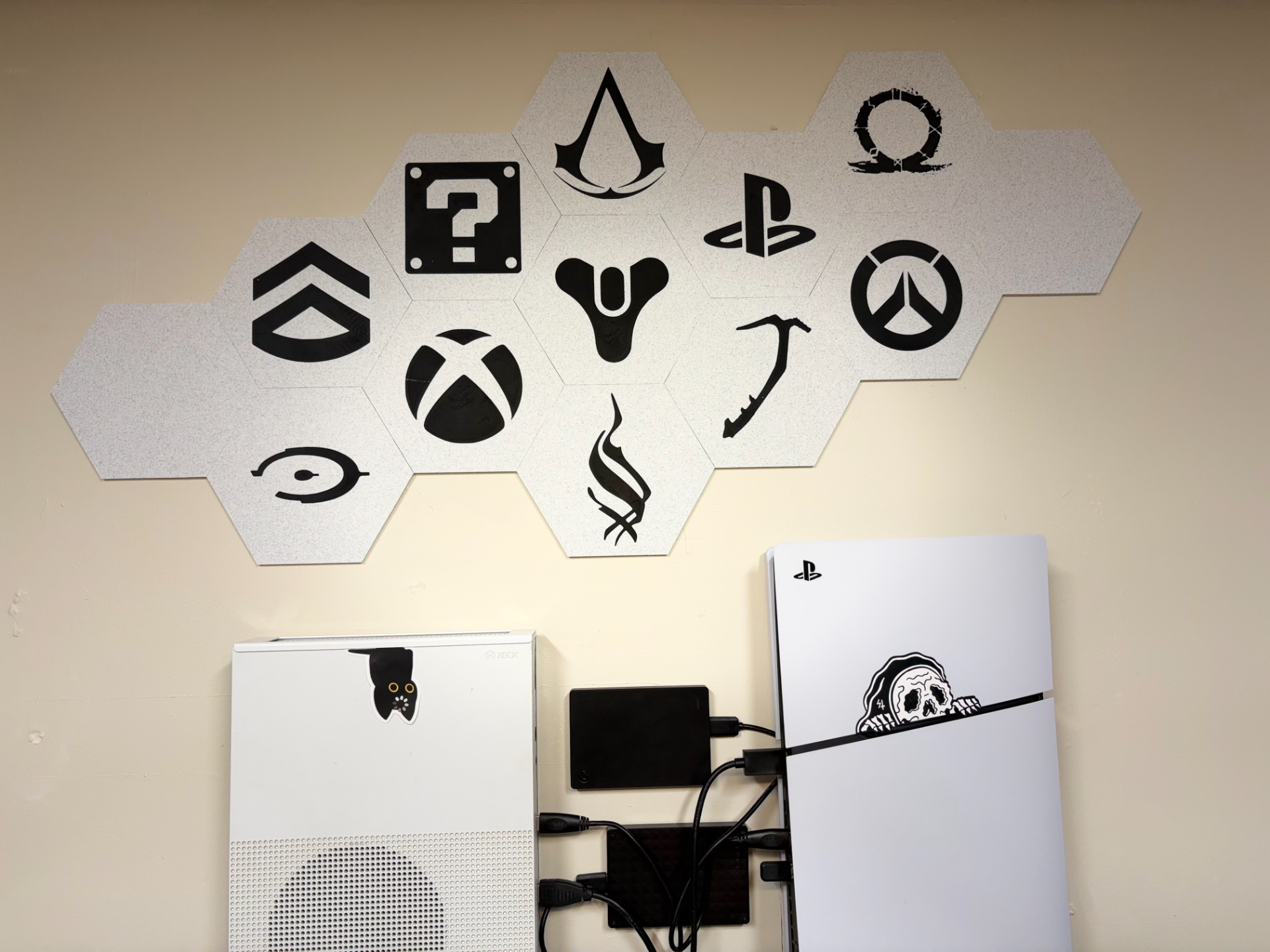 Hexagonal Wall Art - Customizable Gaming Decor 