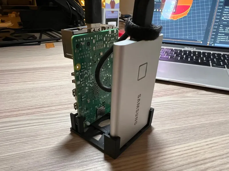 Raspberry Pi 5 vertical SSD stand (Samsung t7)