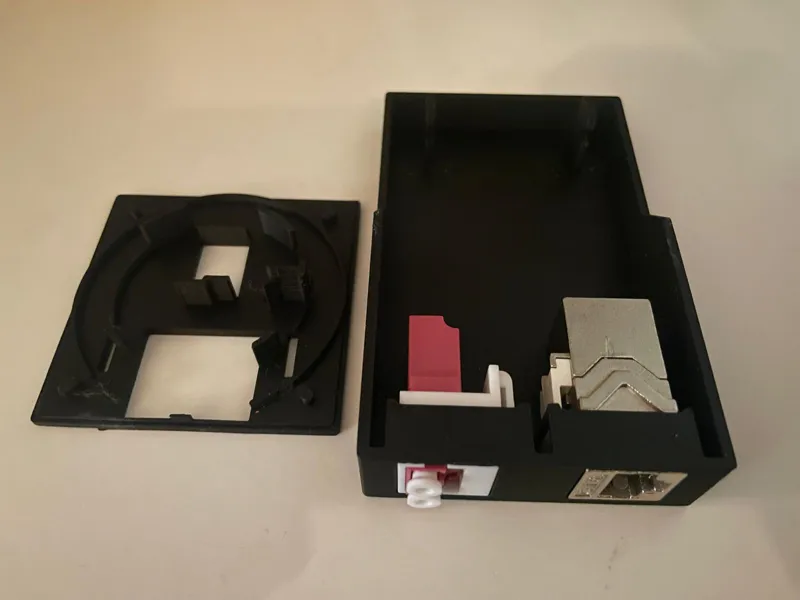 FellerEDIZIOdue TT83 Abdeckung + 2 Keystone Zusatz