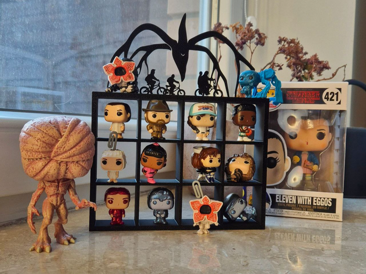 Stranger Things Kinder Joy Stand