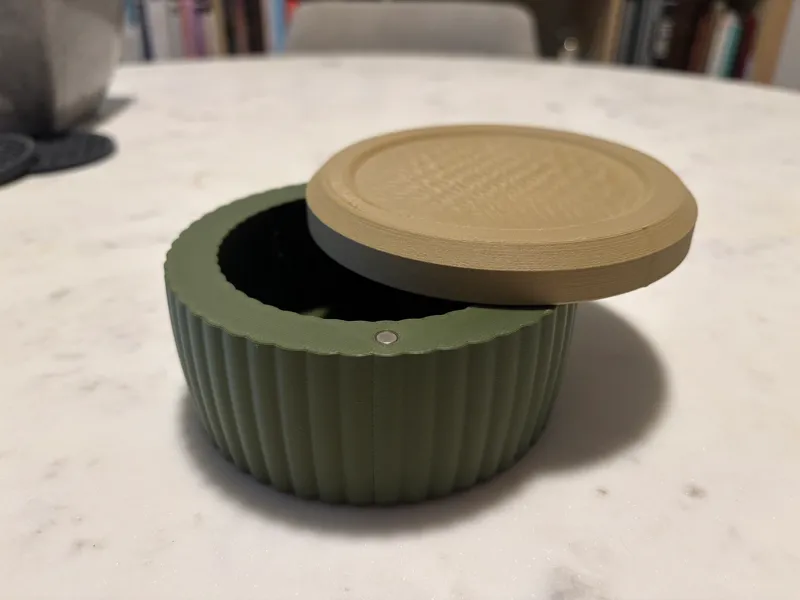 Swivel Container