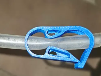 Clip fluidi