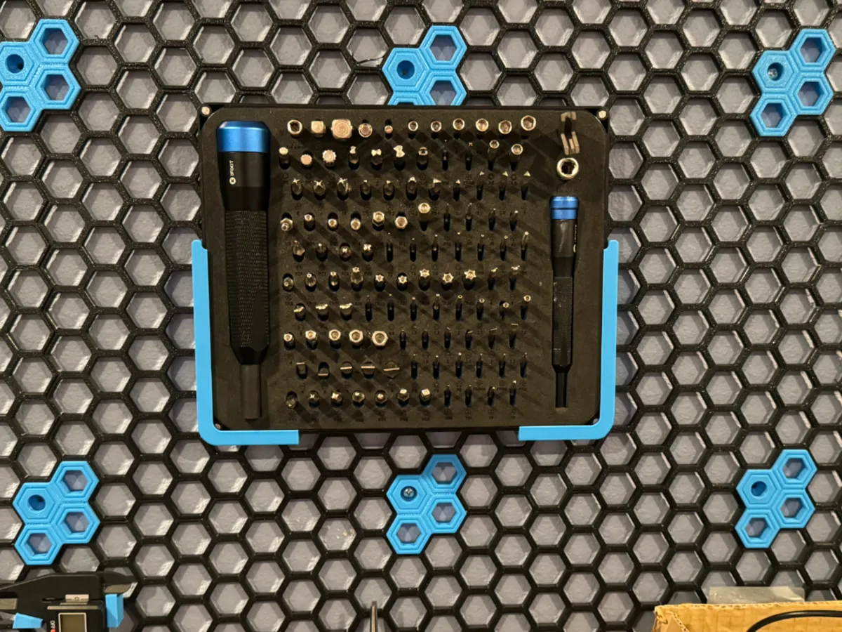 Support iFixit Manta pour Honeycomb Storage Wall