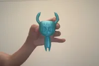 Figurine Hollow Knight avec épée — photo 3
