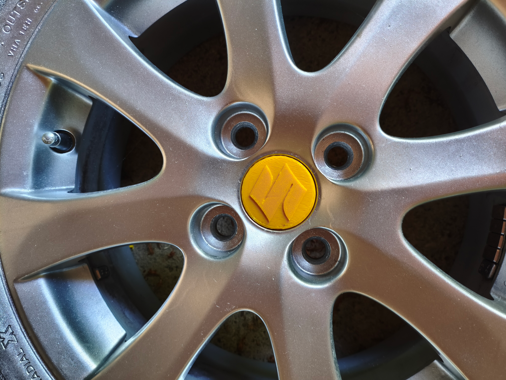 Wheel center cover customizable hub cap