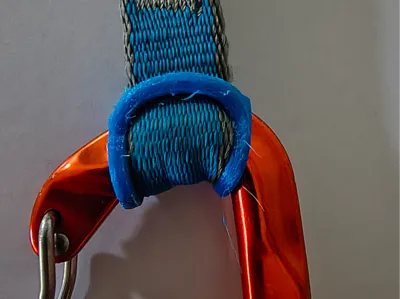 Quickdraw carabiner fixation for 16mm wide slings