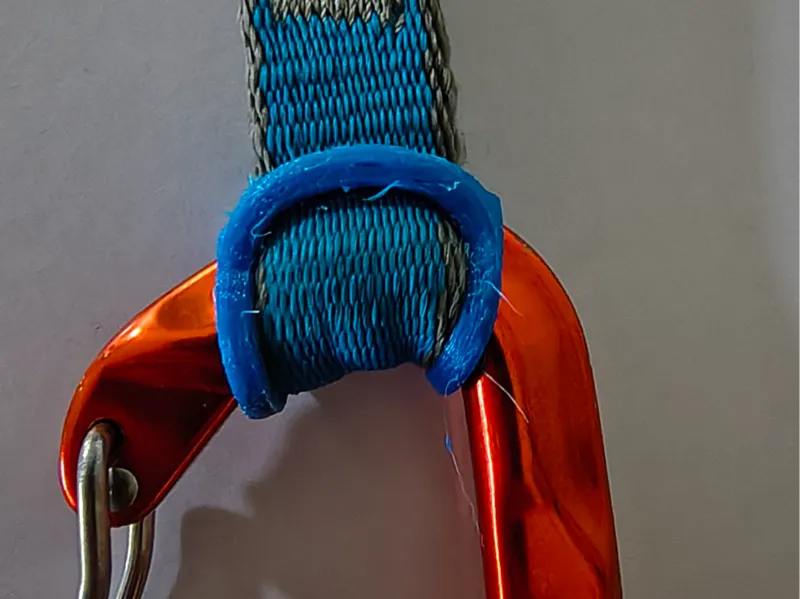 Quickdraw carabiner fixation for 16mm wide slings