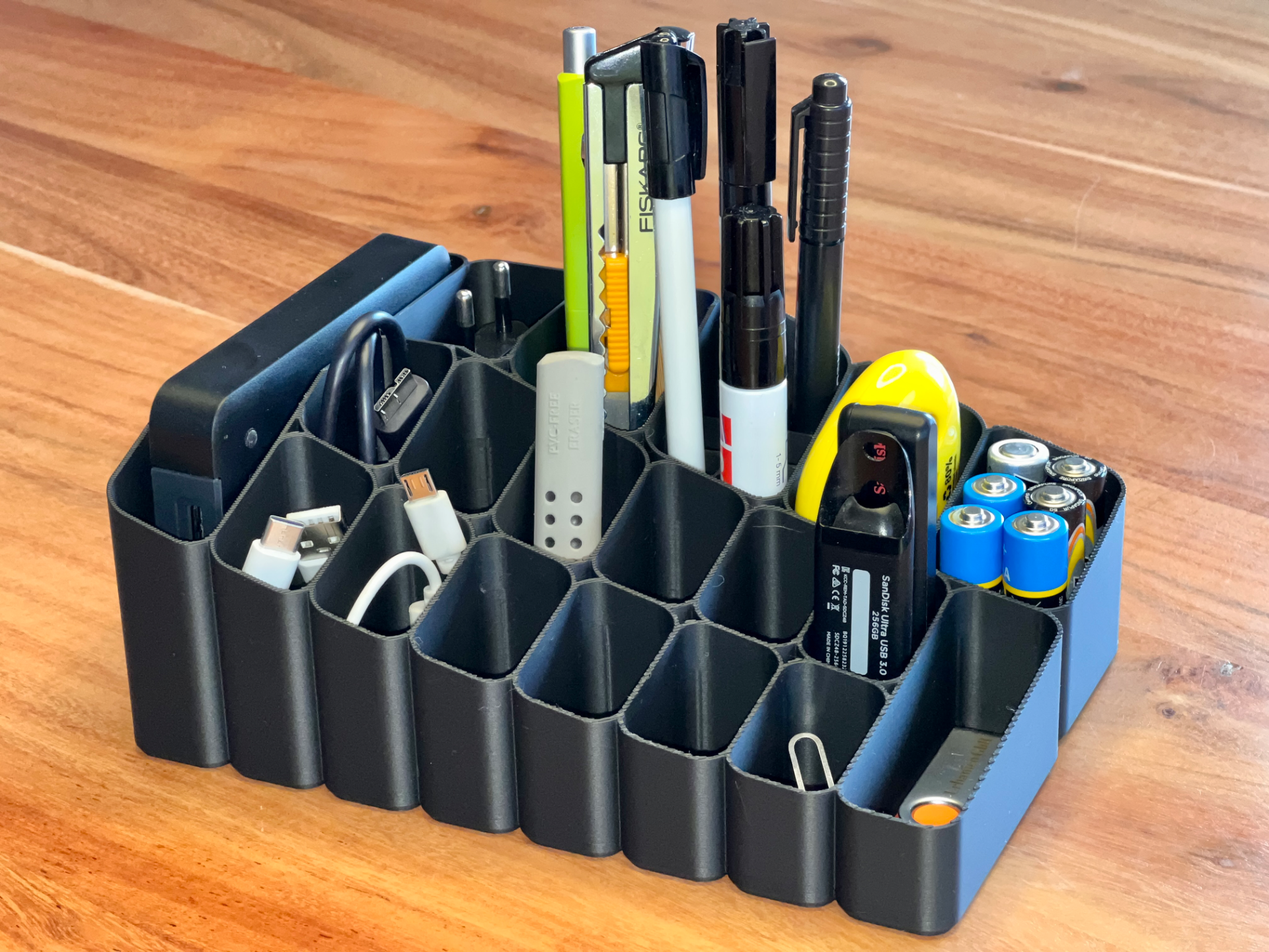 Desktop organizer for pens, cables and USB sticks