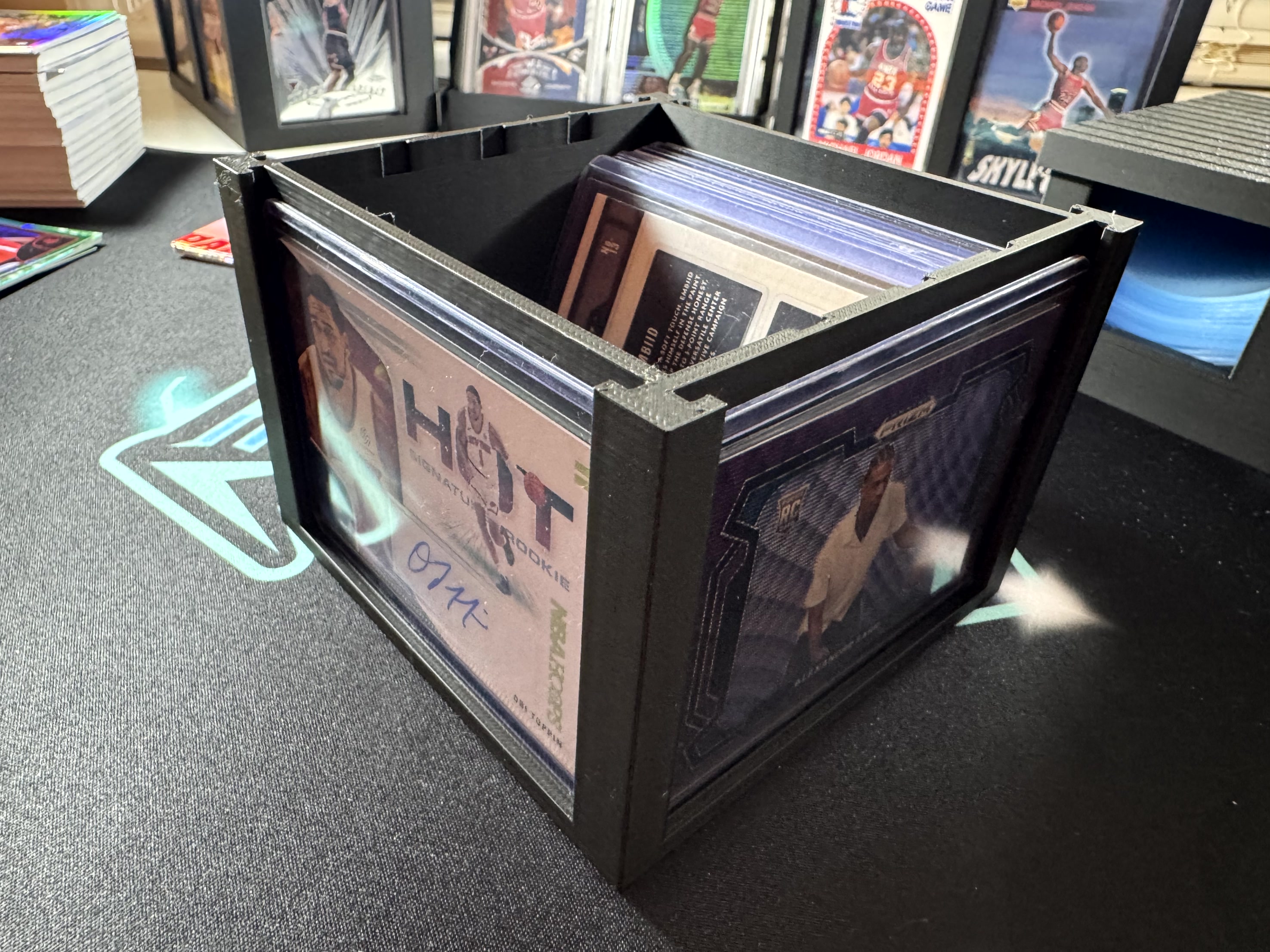 Miniatura 2 do modelo 3D Sideways TopLoader Station – Display & Storage