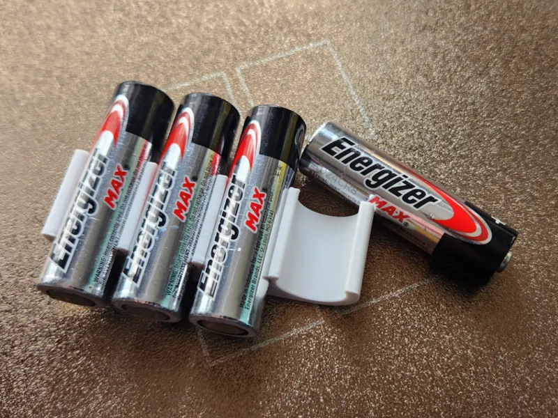 Simple AA Battery Clip | Holds 4 Batteries