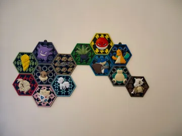 Letrero o emblema decorativo: HexaDex-Butterfree Pokemon — vista de referencia 5