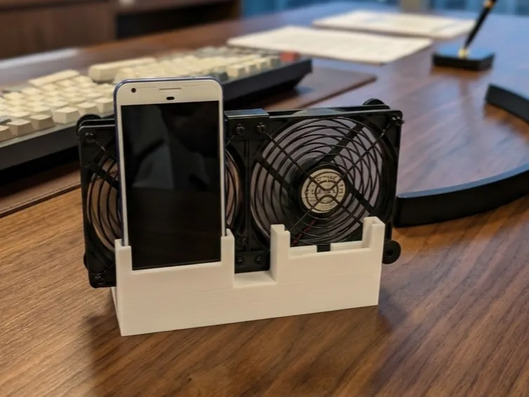 Pixel XL Charging & Cooling Stand for 24/7 Uploads