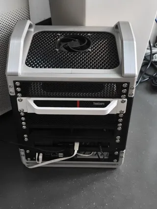 Lenovo ThinkCentre Tiny 10″ სლაიდ-რაკი thumbnail 2