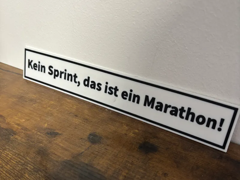 Motivationsspruch/schild ("Kein Sprint, Marathon")