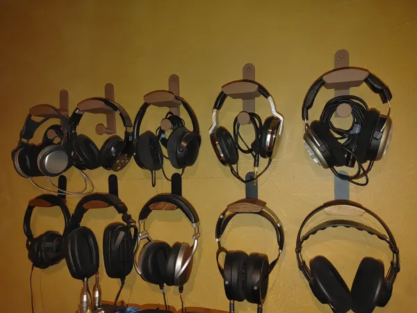 Support mural casque audio avec gestion des câbles