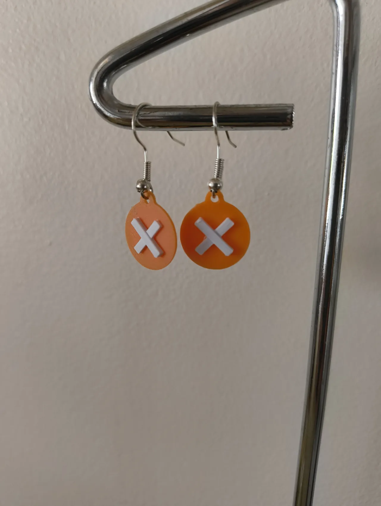 boucle d'oreille logo annuler view 2