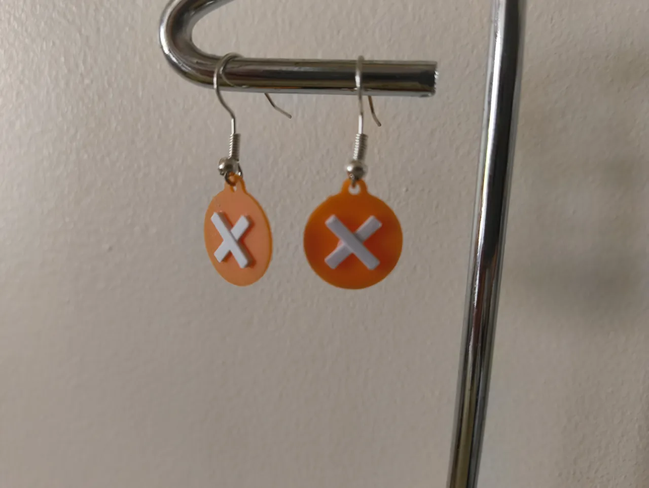boucle d'oreille logo annuler view 3