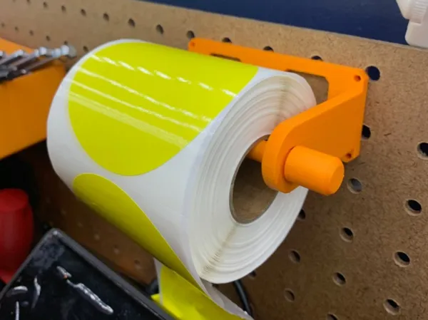 Support panneau perforé pour rouleau d'étiquettes