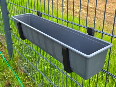 Blänzel – Flower Box Holder for the Fence