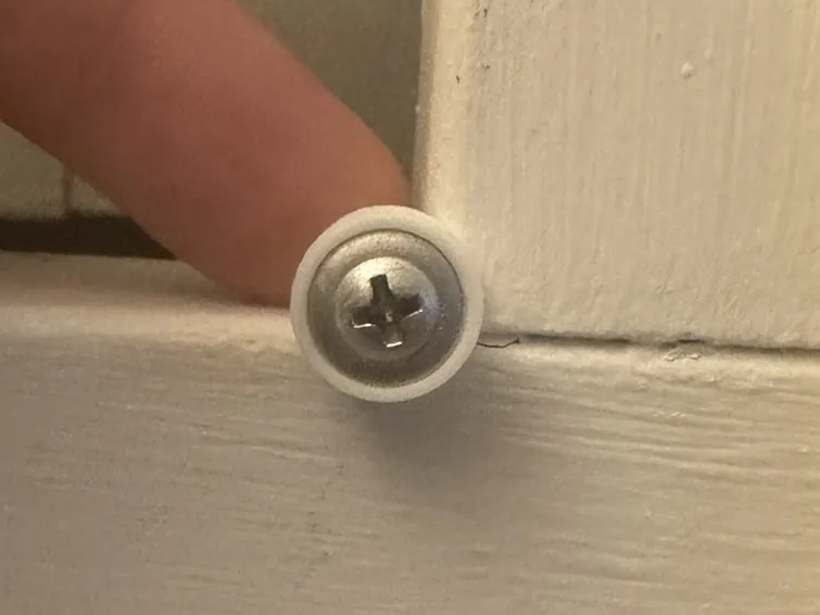 String holder for window blind