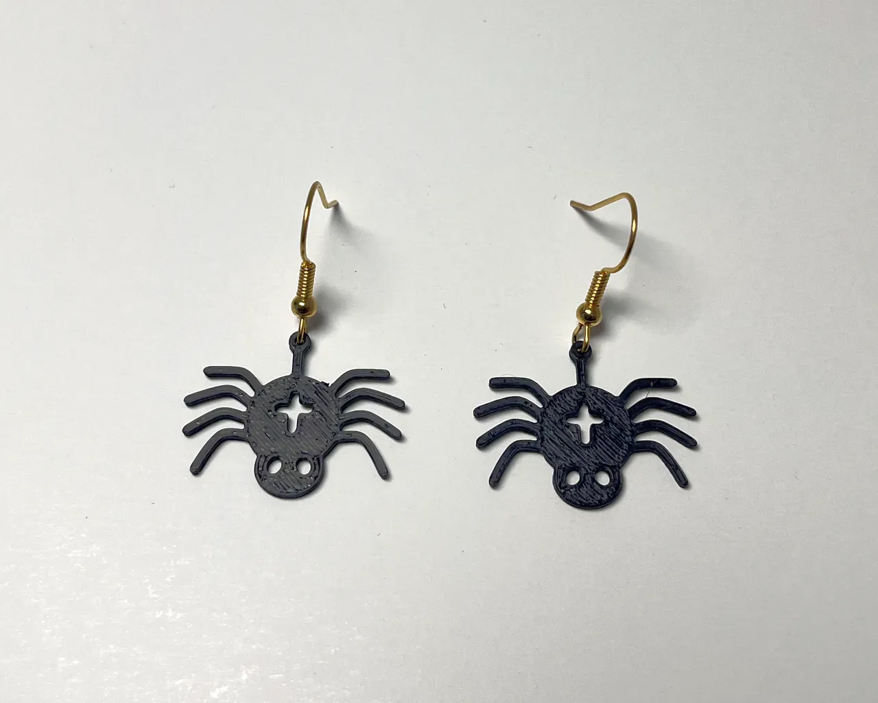 Halloween spider earrings with gift background view 3