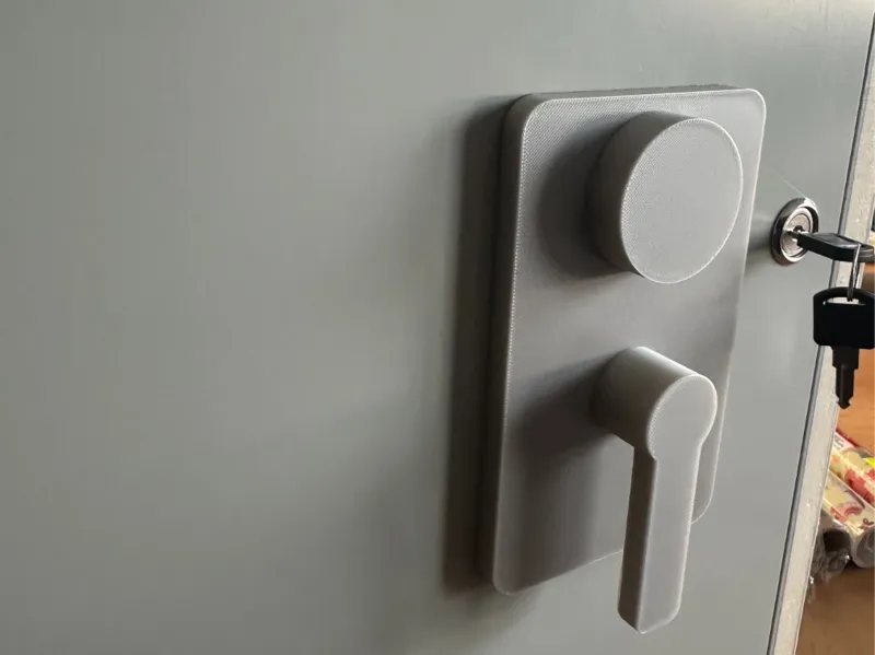 Safe handle not moving